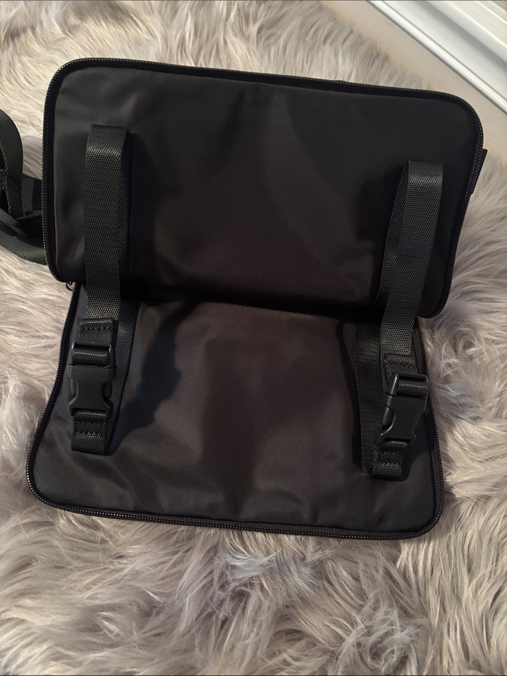 Lululemon Black Crossbody Yoga Sling Bag - Picture 6 of 7